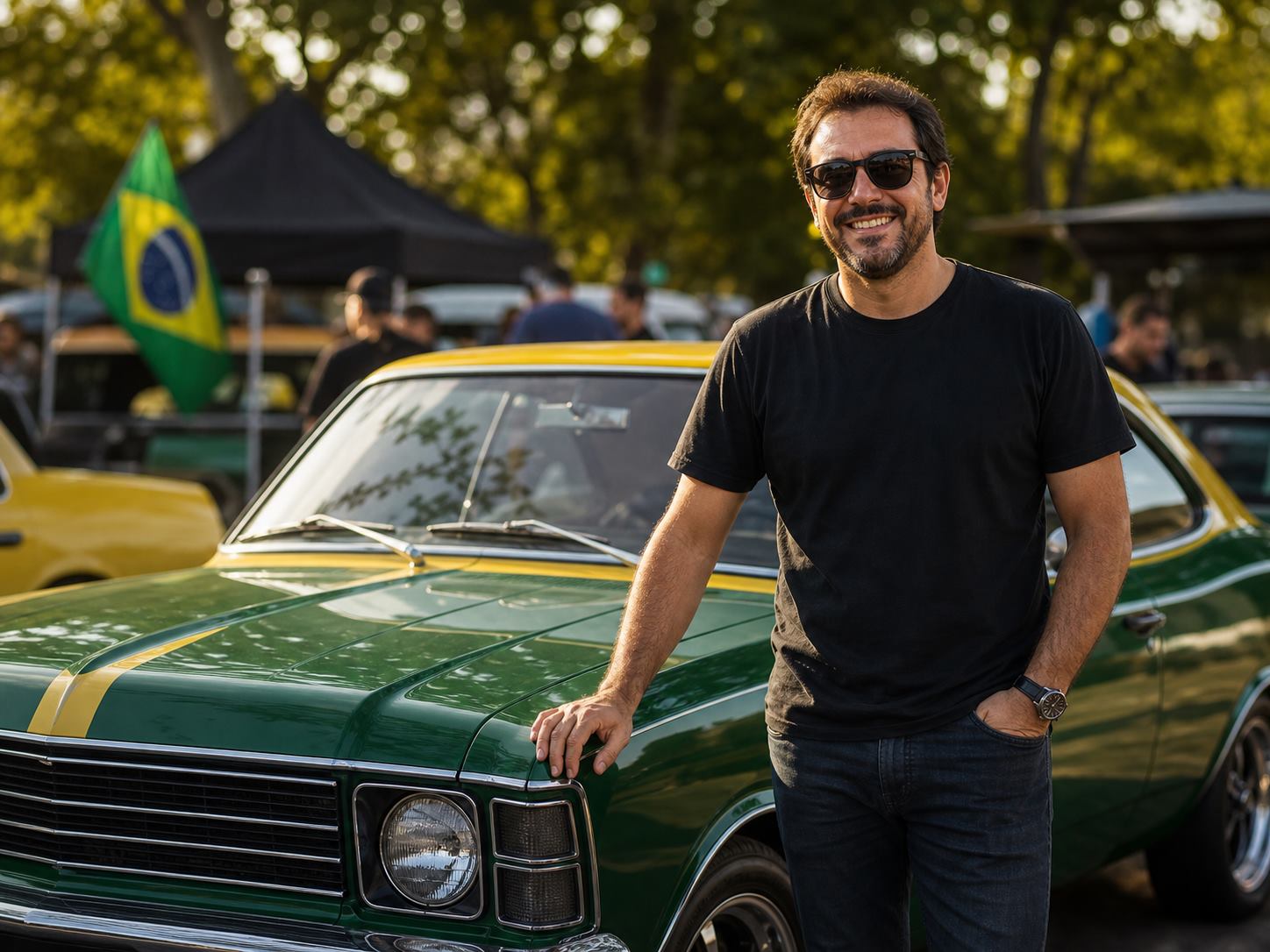 Visitante em festival automotivo ao lado de um Opala clássico